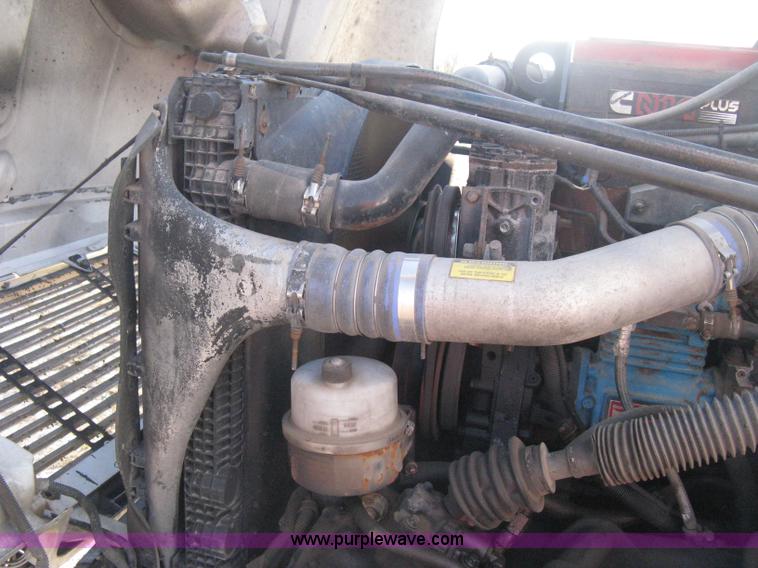 image for item B8257 2000 Freightliner Century Class semi truck