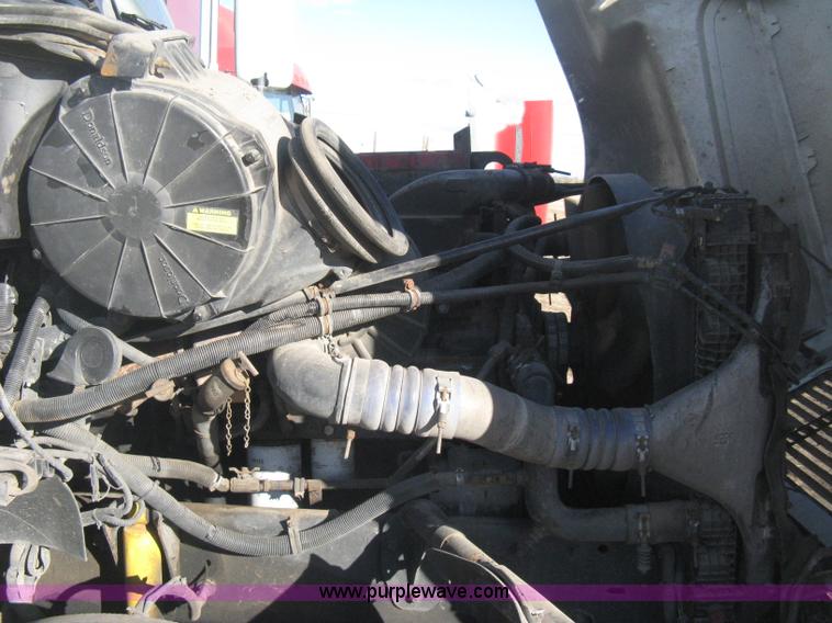 image for item B8257 2000 Freightliner Century Class semi truck