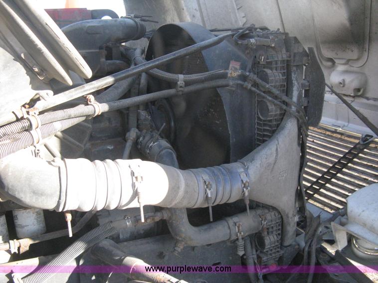 image for item B8257 2000 Freightliner Century Class semi truck