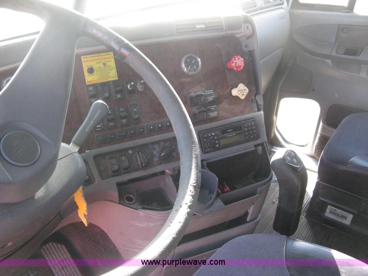 image for item B8257 2000 Freightliner Century Class semi truck