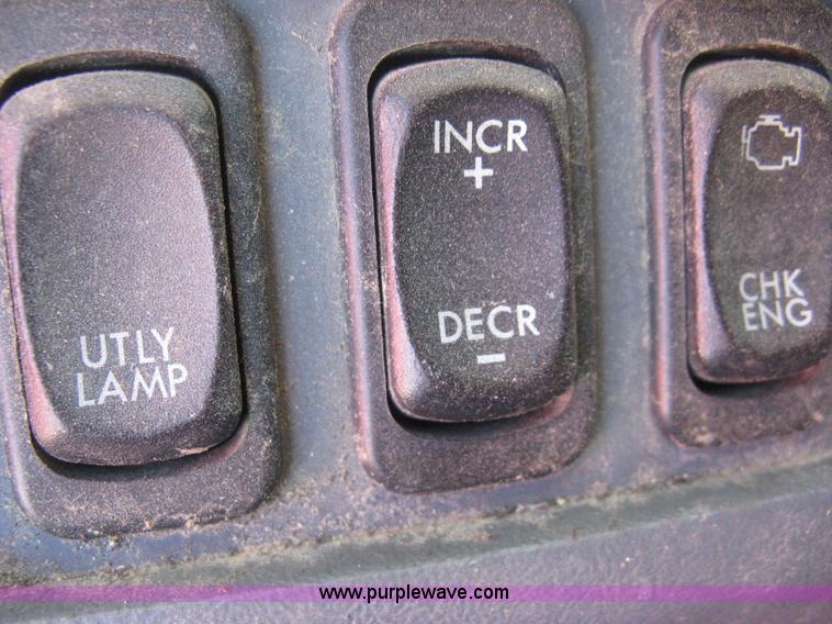 image for item B8257 2000 Freightliner Century Class semi truck