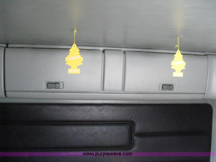 image for item B8257 2000 Freightliner Century Class semi truck