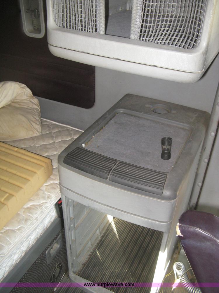 image for item B8257 2000 Freightliner Century Class semi truck