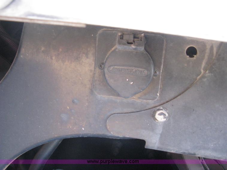 image for item B8257 2000 Freightliner Century Class semi truck