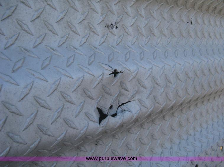 image for item B8257 2000 Freightliner Century Class semi truck