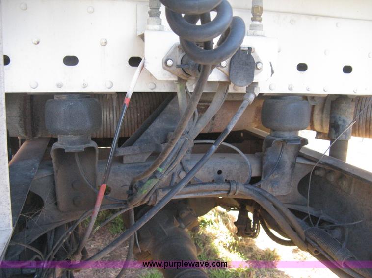 image for item B8257 2000 Freightliner Century Class semi truck