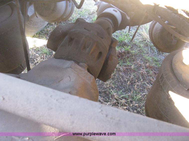 image for item B8257 2000 Freightliner Century Class semi truck