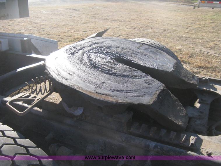 image for item B8257 2000 Freightliner Century Class semi truck