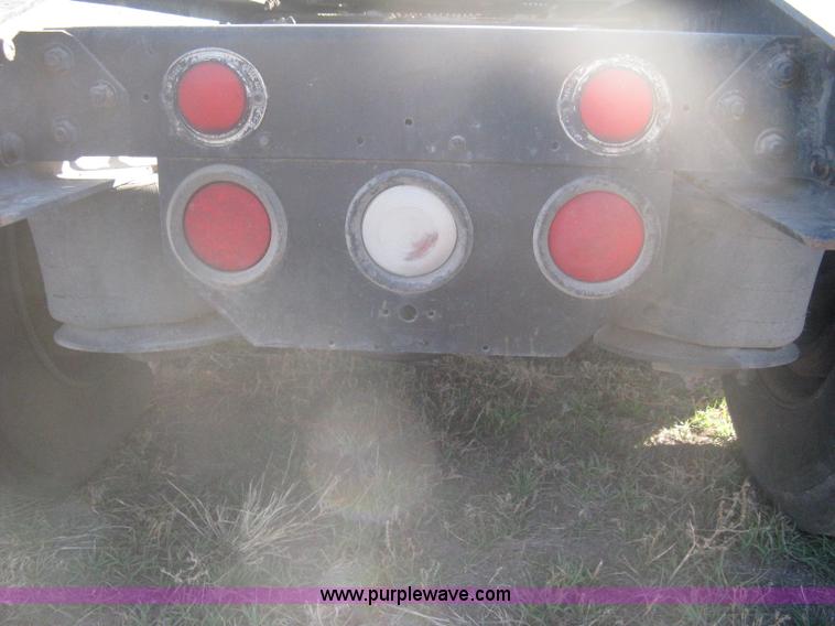 image for item B8257 2000 Freightliner Century Class semi truck