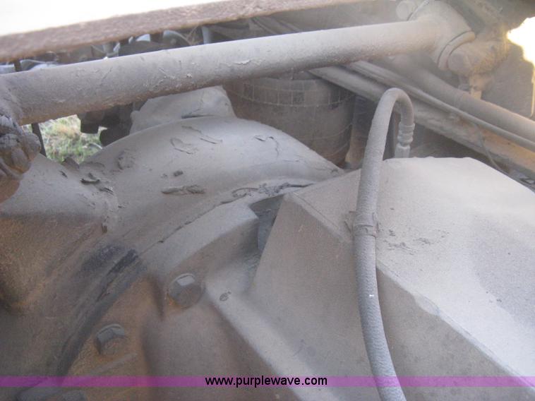 image for item B8257 2000 Freightliner Century Class semi truck