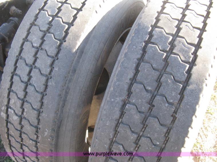 image for item B8257 2000 Freightliner Century Class semi truck