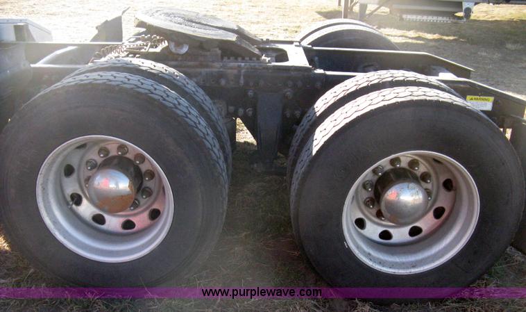 image for item B8257 2000 Freightliner Century Class semi truck