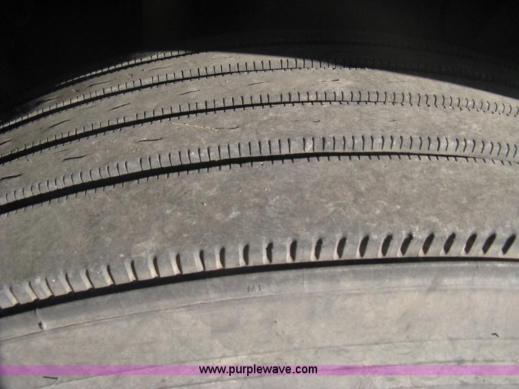 image for item B8257 2000 Freightliner Century Class semi truck