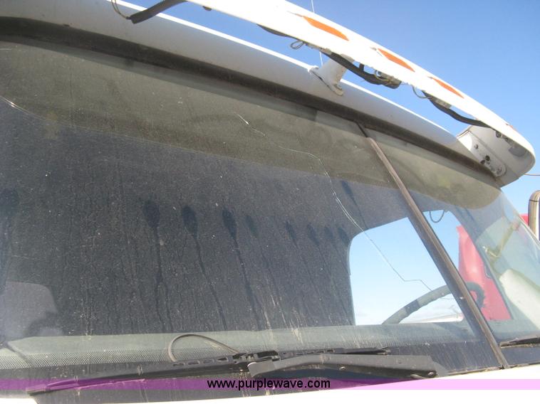 image for item B8257 2000 Freightliner Century Class semi truck