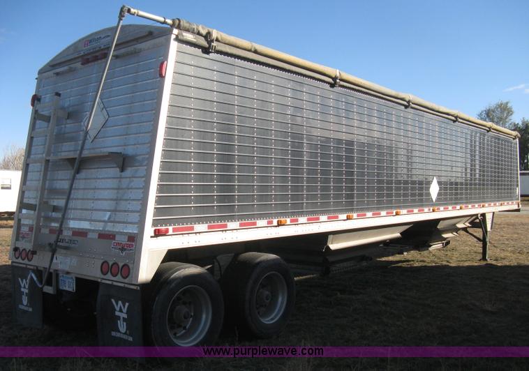 image for item B8258 2009 Wilson Commander hopper bottom trailer