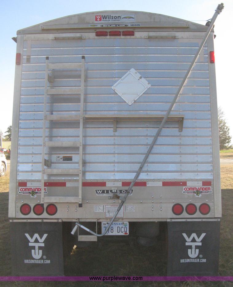 image for item B8258 2009 Wilson Commander hopper bottom trailer
