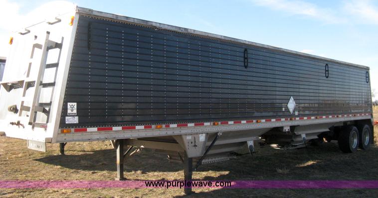 image for item B8258 2009 Wilson Commander hopper bottom trailer