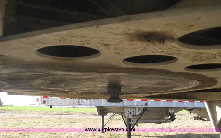 image for item B8258 2009 Wilson Commander hopper bottom trailer