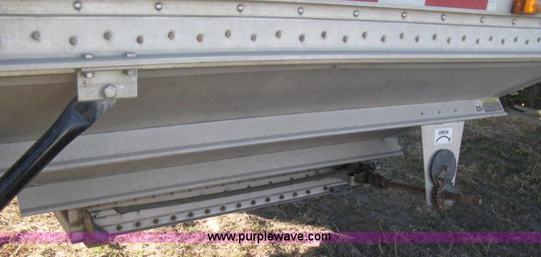 image for item B8258 2009 Wilson Commander hopper bottom trailer