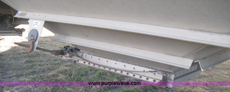 image for item B8258 2009 Wilson Commander hopper bottom trailer