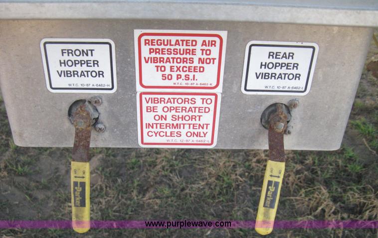 image for item B8258 2009 Wilson Commander hopper bottom trailer