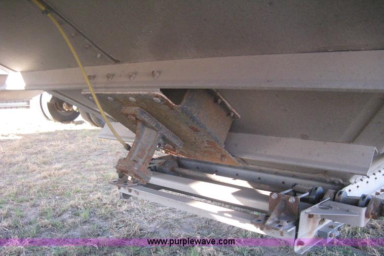 image for item B8258 2009 Wilson Commander hopper bottom trailer