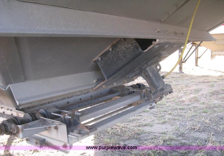 image for item B8258 2009 Wilson Commander hopper bottom trailer