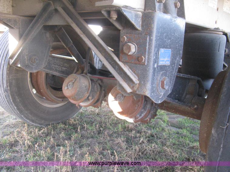 image for item B8258 2009 Wilson Commander hopper bottom trailer