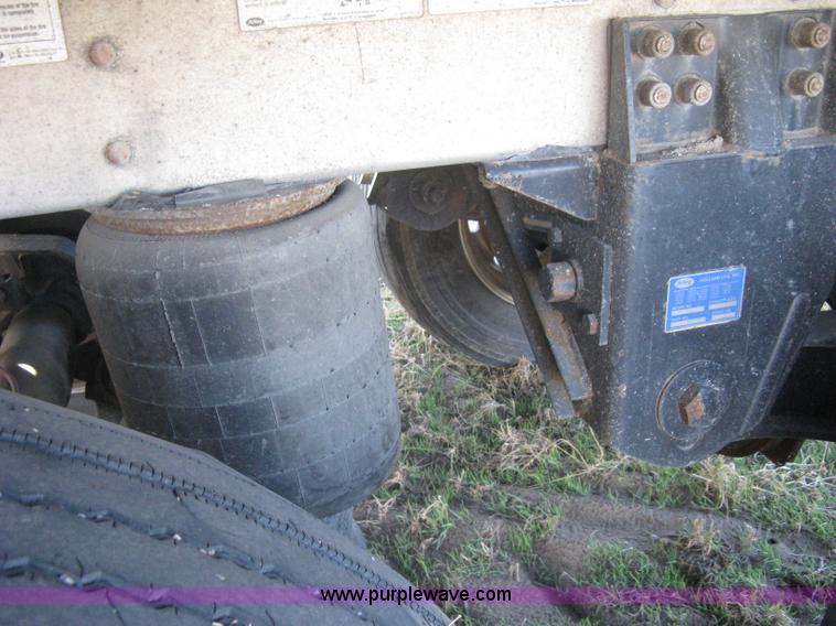 image for item B8258 2009 Wilson Commander hopper bottom trailer