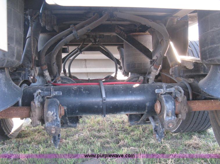 image for item B8258 2009 Wilson Commander hopper bottom trailer