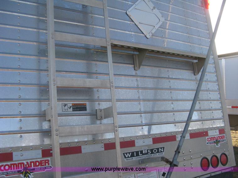 image for item B8258 2009 Wilson Commander hopper bottom trailer