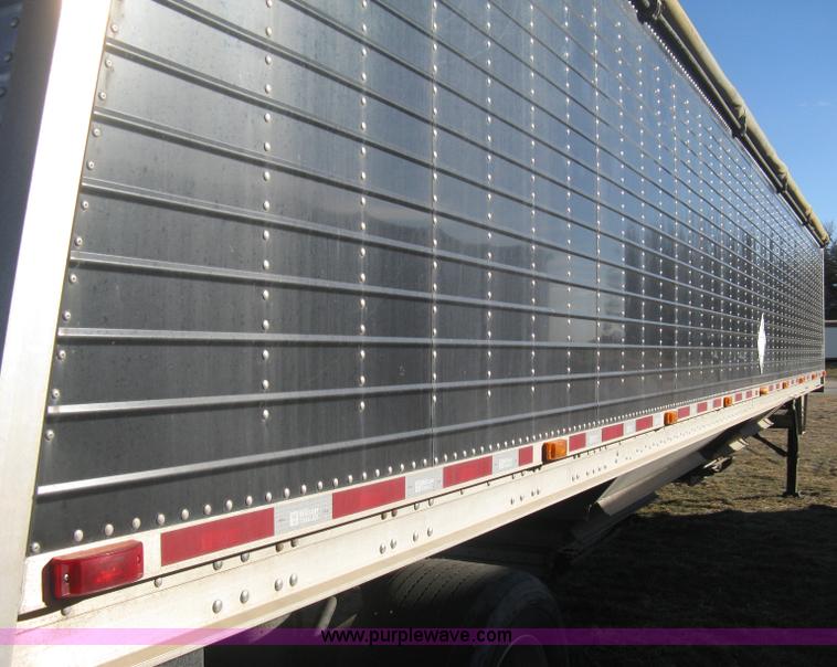 image for item B8258 2009 Wilson Commander hopper bottom trailer