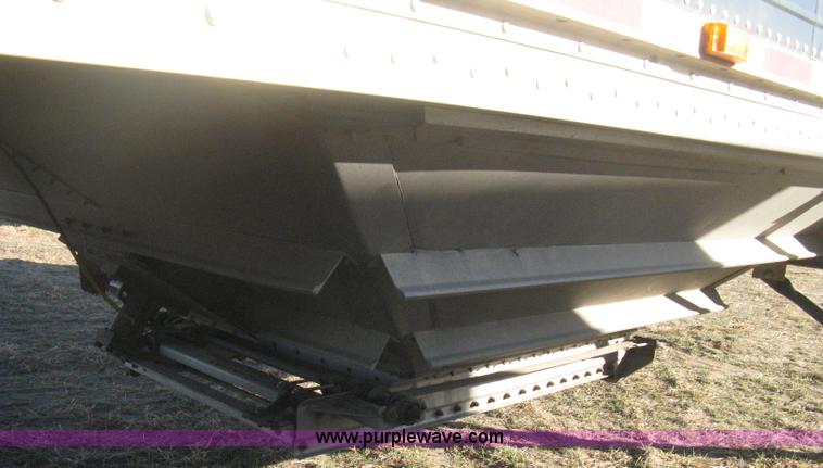 image for item B8258 2009 Wilson Commander hopper bottom trailer