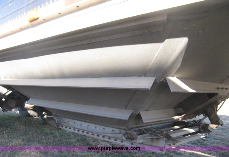 image for item B8258 2009 Wilson Commander hopper bottom trailer
