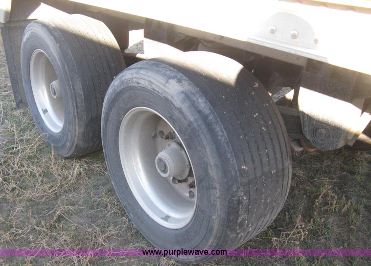 image for item B8258 2009 Wilson Commander hopper bottom trailer