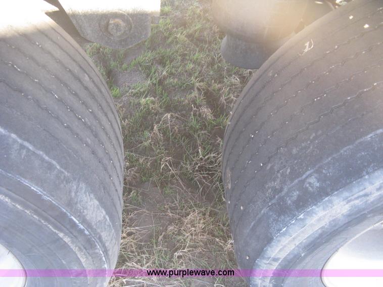 image for item B8258 2009 Wilson Commander hopper bottom trailer