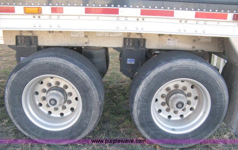 image for item B8258 2009 Wilson Commander hopper bottom trailer