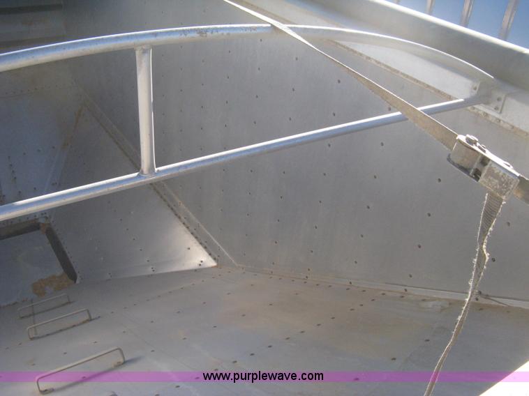 image for item B8258 2009 Wilson Commander hopper bottom trailer