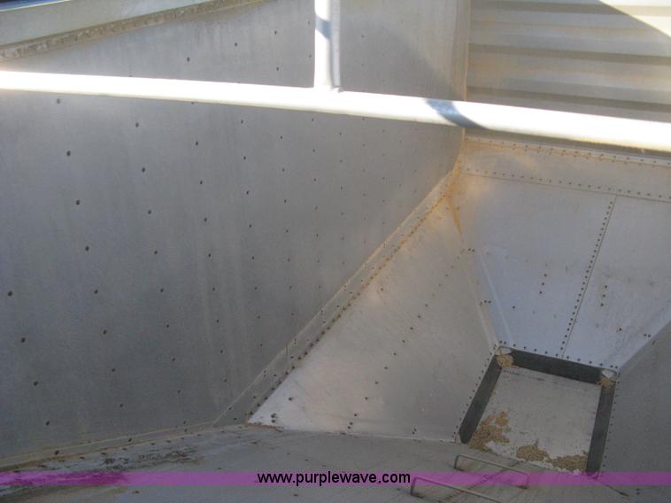 image for item B8258 2009 Wilson Commander hopper bottom trailer