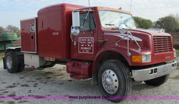 image for item E3541 1995 International Navistar 4700 semi truck
