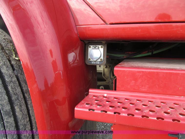 image for item E3541 1995 International Navistar 4700 semi truck