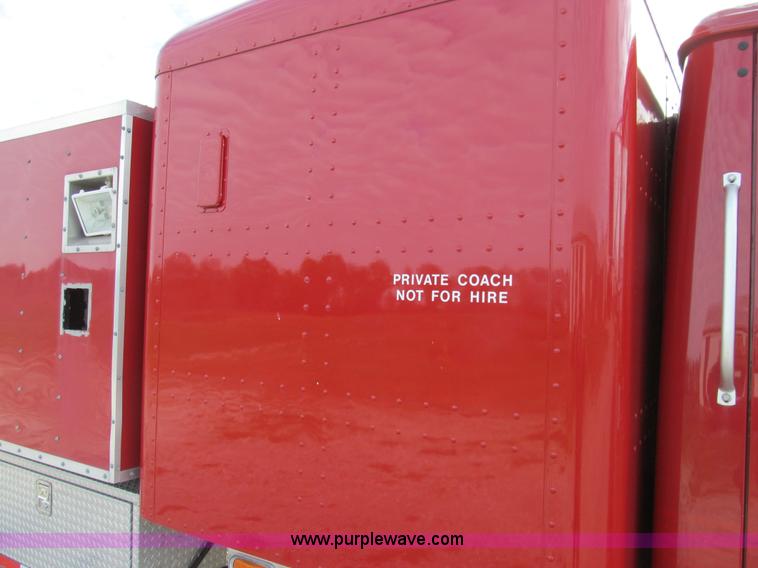 image for item E3541 1995 International Navistar 4700 semi truck