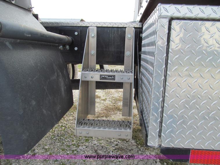 image for item E3541 1995 International Navistar 4700 semi truck