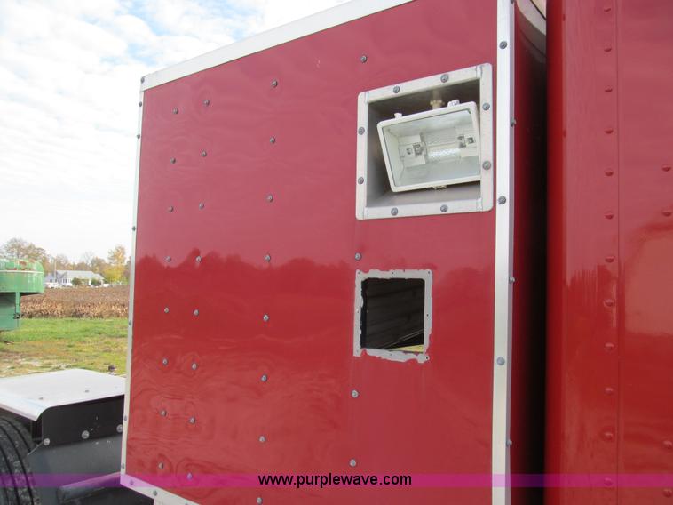 image for item E3541 1995 International Navistar 4700 semi truck