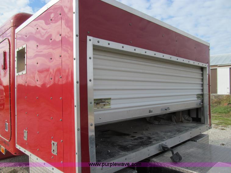 image for item E3541 1995 International Navistar 4700 semi truck