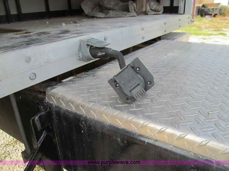 image for item E3541 1995 International Navistar 4700 semi truck