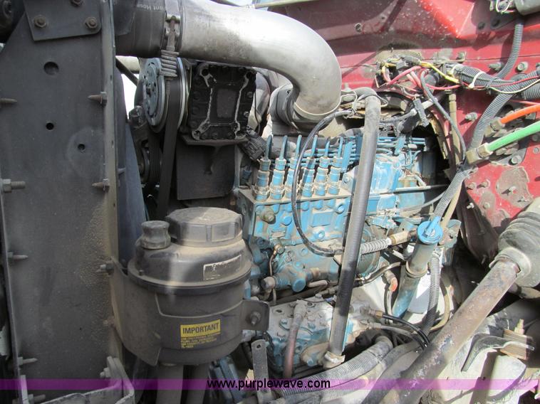 image for item E3541 1995 International Navistar 4700 semi truck