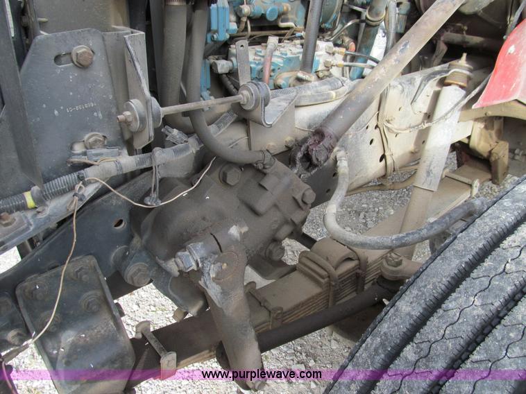 image for item E3541 1995 International Navistar 4700 semi truck