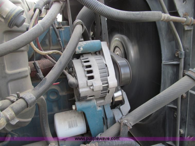 image for item E3541 1995 International Navistar 4700 semi truck