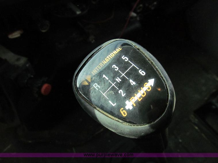 image for item E3541 1995 International Navistar 4700 semi truck